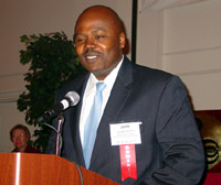 John W. Fountain accepts his 2004 Distinguished Alumnus Award.
