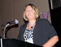 Amber Edwards accepts ICCTA's 2009 Pacesetter Award.
